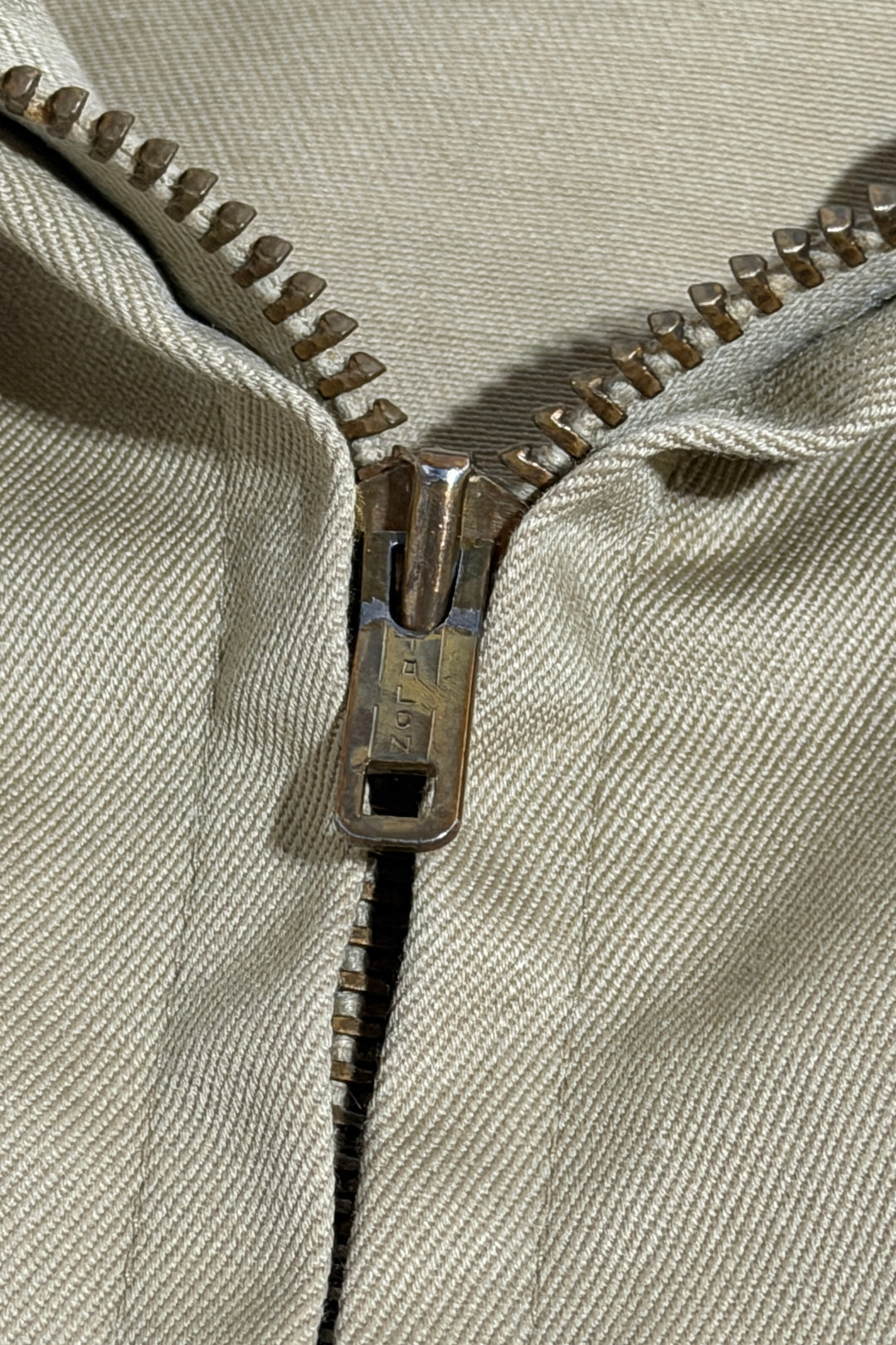 1960’S LEE CHETOPA TWILL MADE IN USA CROPPED CHAINSTITCHED KHAKI “CHAMPION SPARK PLUGS” WORK WEAR GARAGE JACKET LARGE