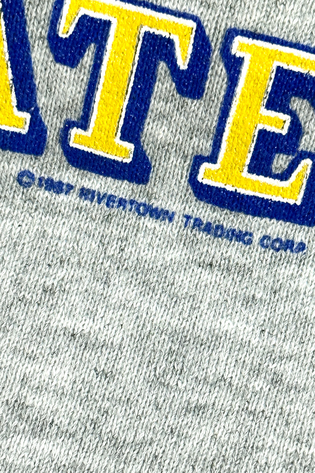 1980’S DAZED & CONFUSED UNIVERSITY MADE IN USA RAGLAN SLEEVE CREWNECK SWEATER LARGE