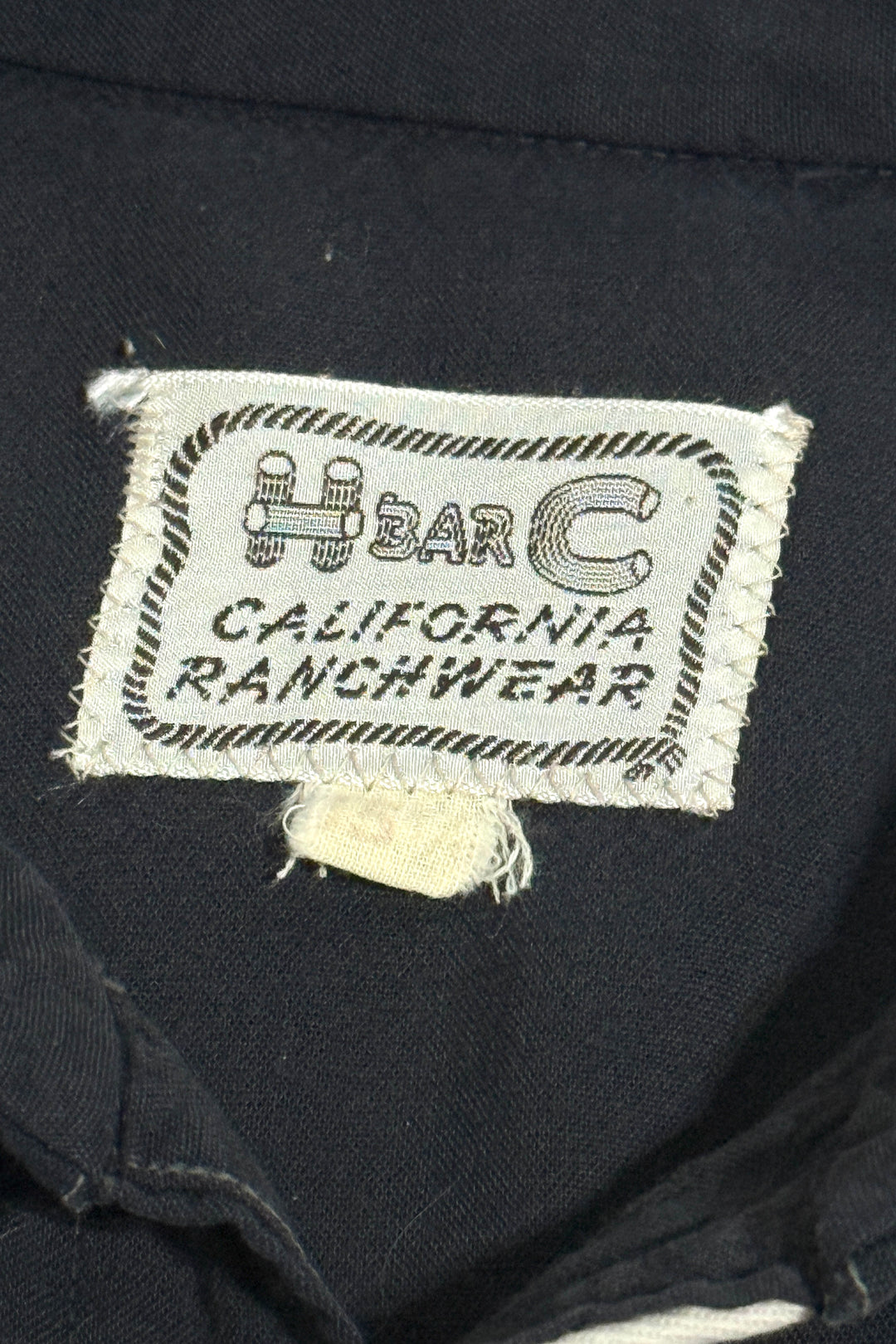 1950’S H BAR C MADE IN USA CHAINSTITCHED SMILE POCKET GABARDINE WESTERN PEARL SNAP L/S B.D. SHIRT MEDIUM