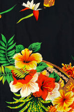 Cargar imagen en el visor de la galería, 1980’S BAREFOOT PARADISE MADE IN USA HAWAIIAN PRINT RAYON LOOP COLLAR S/S B.D. SHIRT MEDIUM
