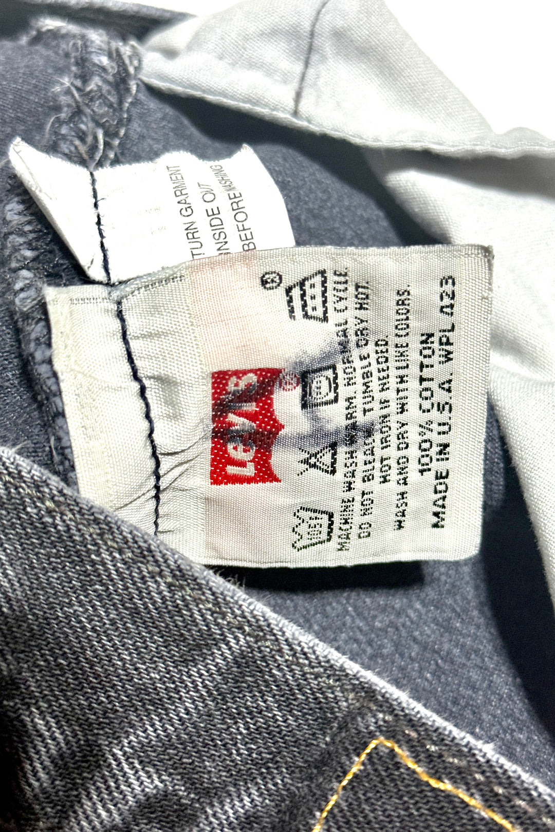 1990’S LEVI’S 501 MADE IN USA FADED & THRASHED BLACK DENIM JEANS 26 X 32