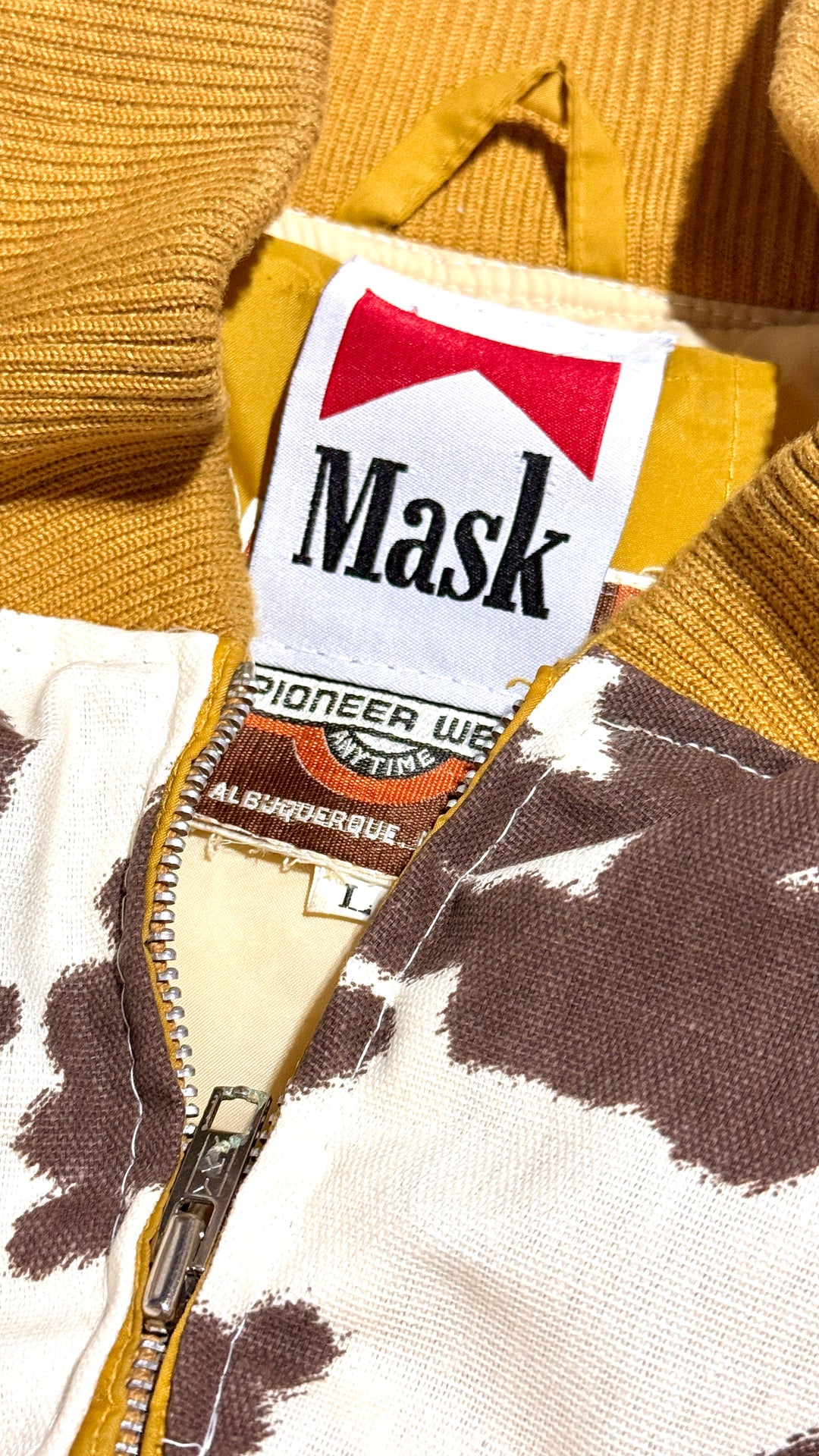 1970’S MASK X PIONEER WEAR MADE IN USA CROPPED WESTERN NORMANDE COW PRINT DUCK CANVAS YOKE QUILTED PRIME NORTHERN GOOSE DOWN VEST LARGE