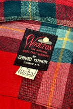 Cargar imagen en el visor de la galería, 1950’S WOOLTON MADE IN CANADA PLAID FLANNEL LOOP COLLAR L/S SHIRT MEDIUM
