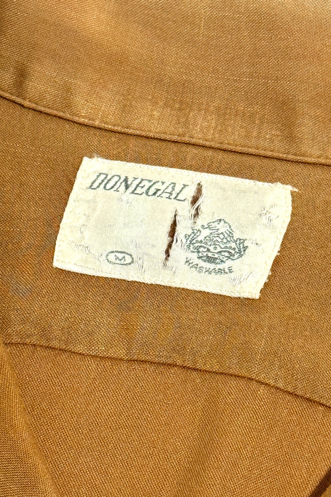 1950’S DONEGAL MADE IN USA SUN FADED CROPPED DRAPEY SELVEDGE RAYON EMBROIDERED LOOP COLLAR S/S B.D. SHIRT MEDIUM