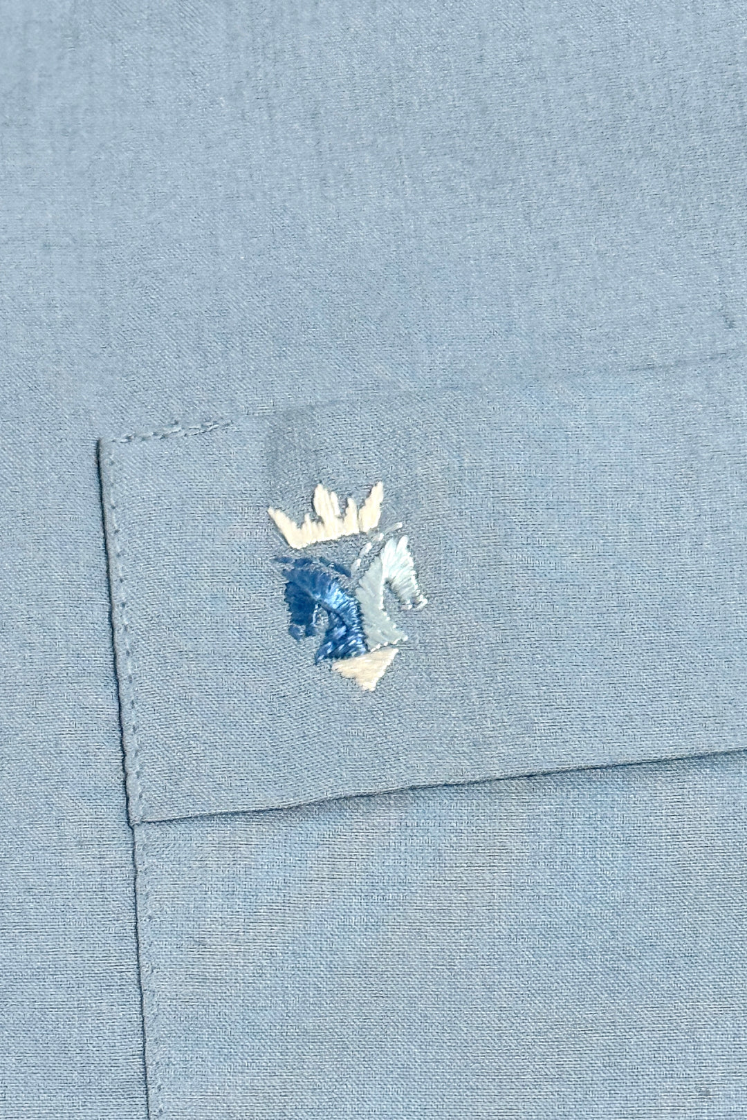 1960’S MAC PHERGUS MADE IN USA CROPPED EMBROIDERED CREST SELVEDGE LOOP COLLAR L/S B.D. SHIRT LARGE