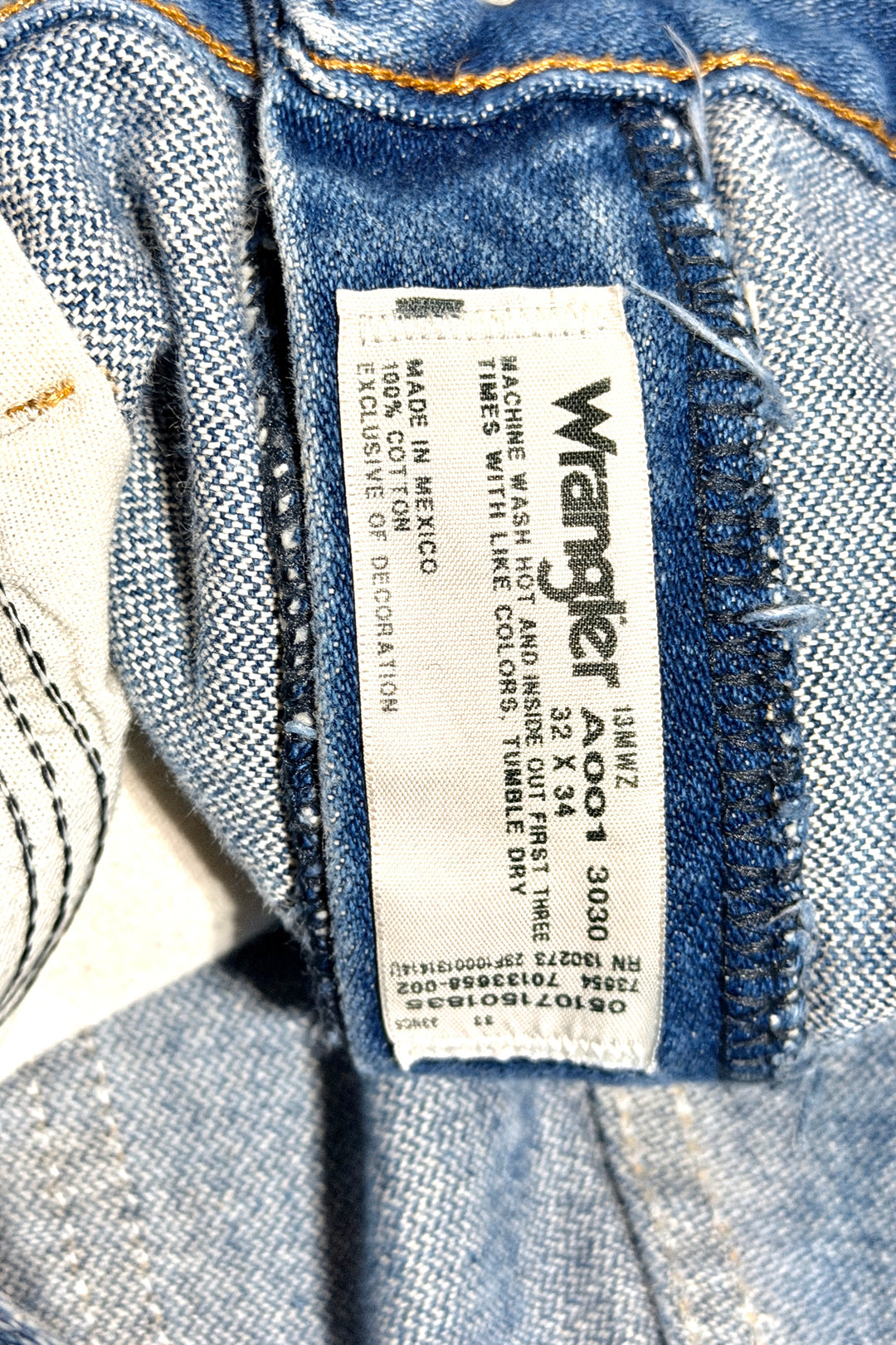 2000’S WRANGER 13MWZ FADED DARK WASH COWBOY CUT WESTERN BOOTCUT DENIM JEANS 32 X 34