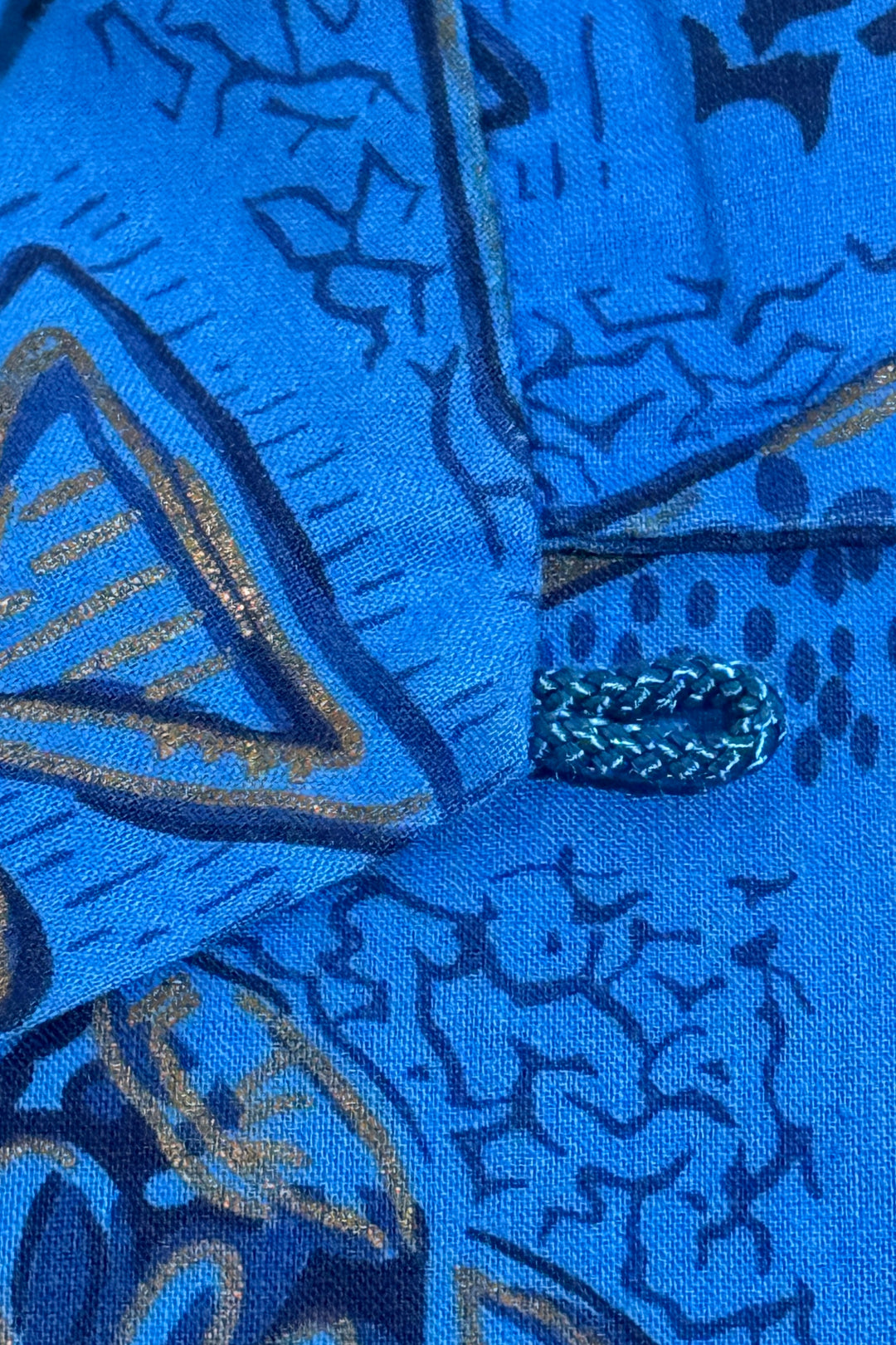 1960’S TIKI PRINT MADE IN USA BLUE SELVEDGE HAWAIIAN PRINT LOOP COLLAR S/S B.D. SHIRT MEDIUM
