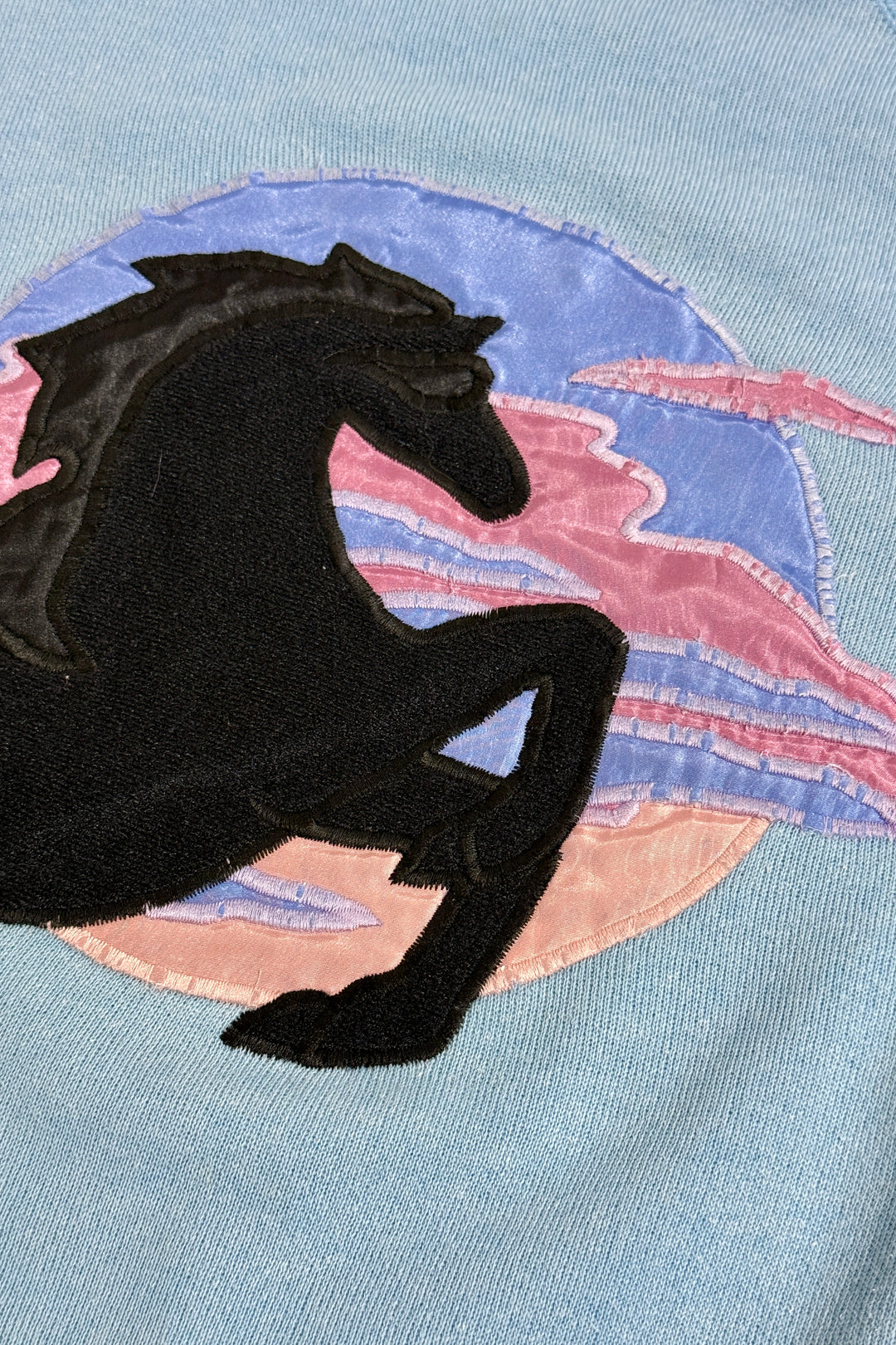 1980’S MYSTICAL HORSE MADE IN USA APPLIQUÉ RAGLAN SLEEVE FLEECE SWEATER MEDIUM