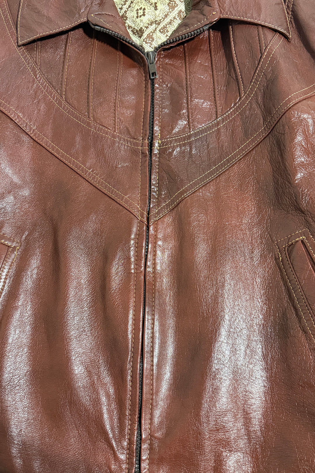1970’S GRAIS MADE IN USA CROPPED CABRETTA ITALIAN HONEY LEATHER PATTERNED SATIN LINED WESTERN JACKET LARGE