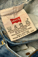 Load image into Gallery viewer, 1990’S LEVI’S MADE IN USA 501 MEDIUM WASH DENIM JEANS 28 X 32
