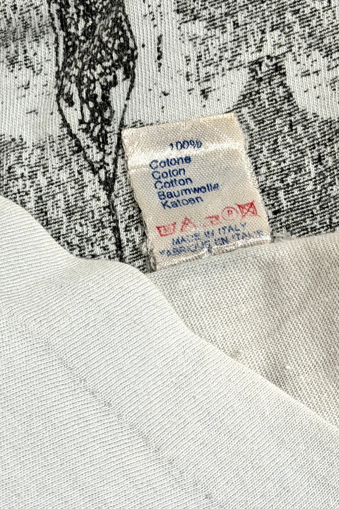 1990’S JOHNS HOPKINS MADE IN ITALY “SCHOOL FOR ADVANCED INTERNATIONAL STUDIES” SINGLE STITCH L/S T-SHIRT X-LARGE