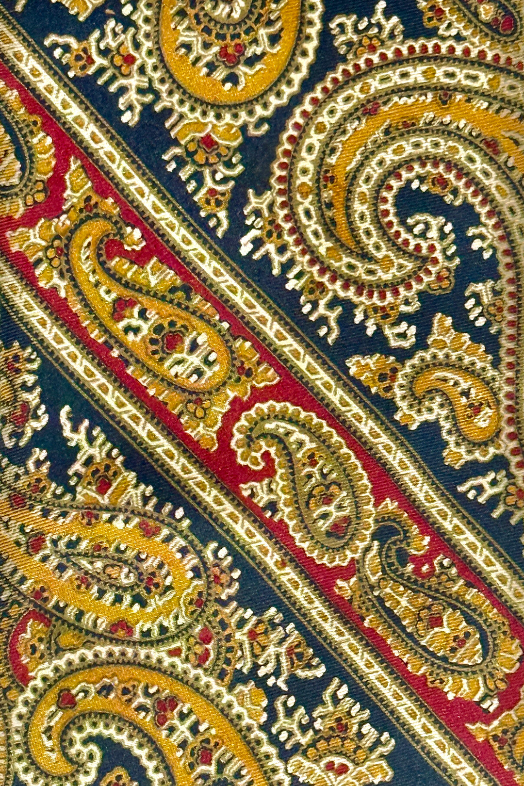 1960’S MAY D&F COLORADO KELLY MADE IN USA ITALIAN SILK PAISLEY NECKTIE