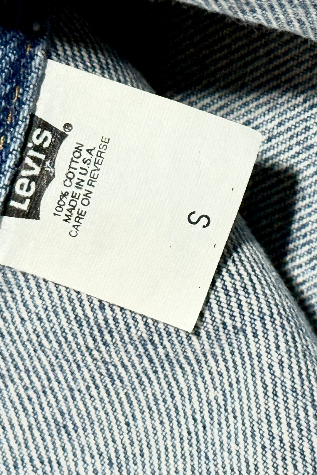 2000’S LEVI’S TYPE III MADE IN USA CROPPED MEDIUM WASH DENIM TRUCKER JACKET MEDIUM