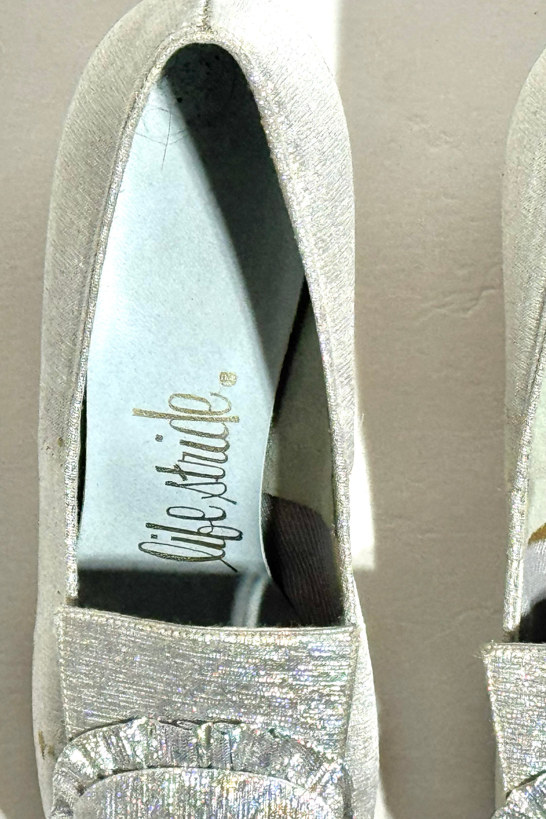 1960’S LIFE STRIDE MADE IN USA Mod Silver Metallic Lurex Pilgrim Buckle &amp; Low Block Heel Pumps SHOES WOMEN’S 8