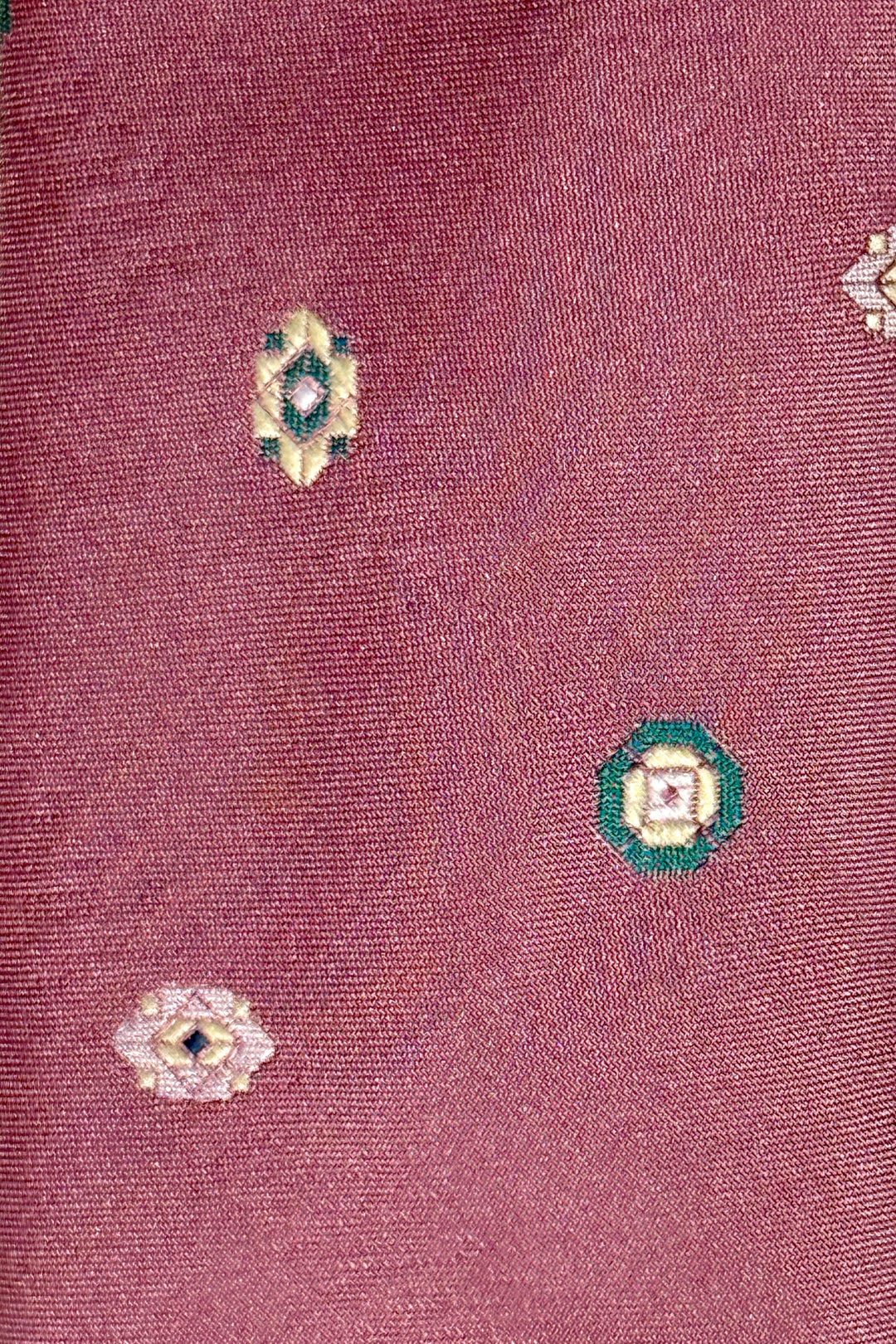 1960’S ENVOY MADE IN USA WOVEN 100% SILK NECKTIE