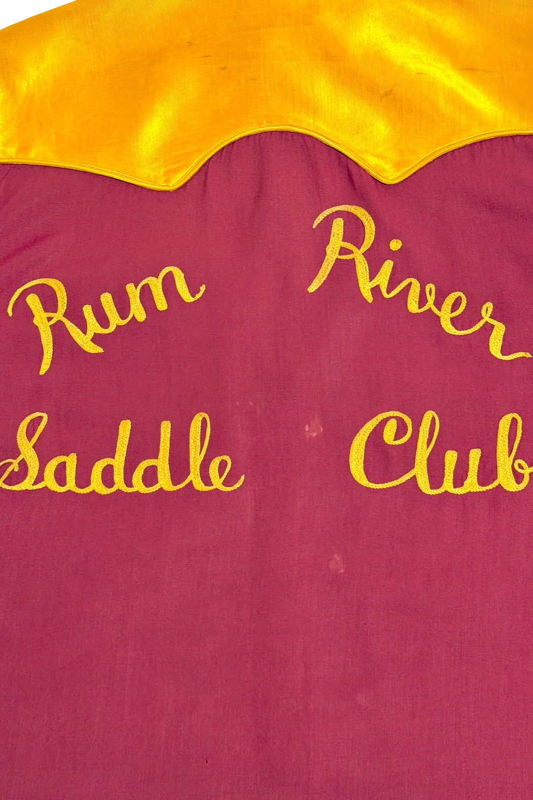 1950’S CLEMBO MADE IN USA “RUM RIVER SADDLE CLUB” CHAINSTITCHED SATIN CONTRAST YOKE GABARDINE WESTERN MOTHER OF PEARL SNAP L/S B.D. SHIRT X-LARGE