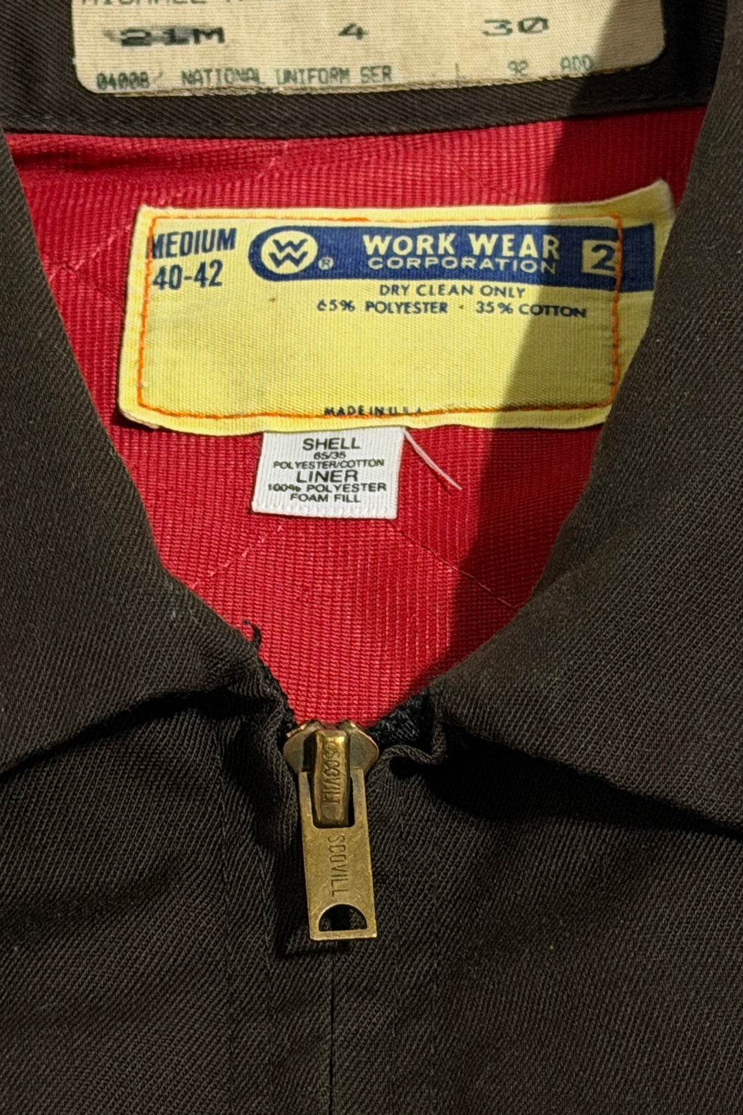 1970’S WORK WEAR CORPORATION MADE IN USA THRASHED &amp; FADED CROPPED BROWN TWILL PATCHED RACING JACKET LARGE