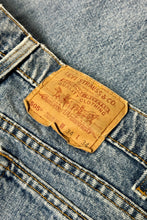 Load image into Gallery viewer, 1990’S LEVI’S 505 LIGHT WASH DENIM JEANS 34 X 34
