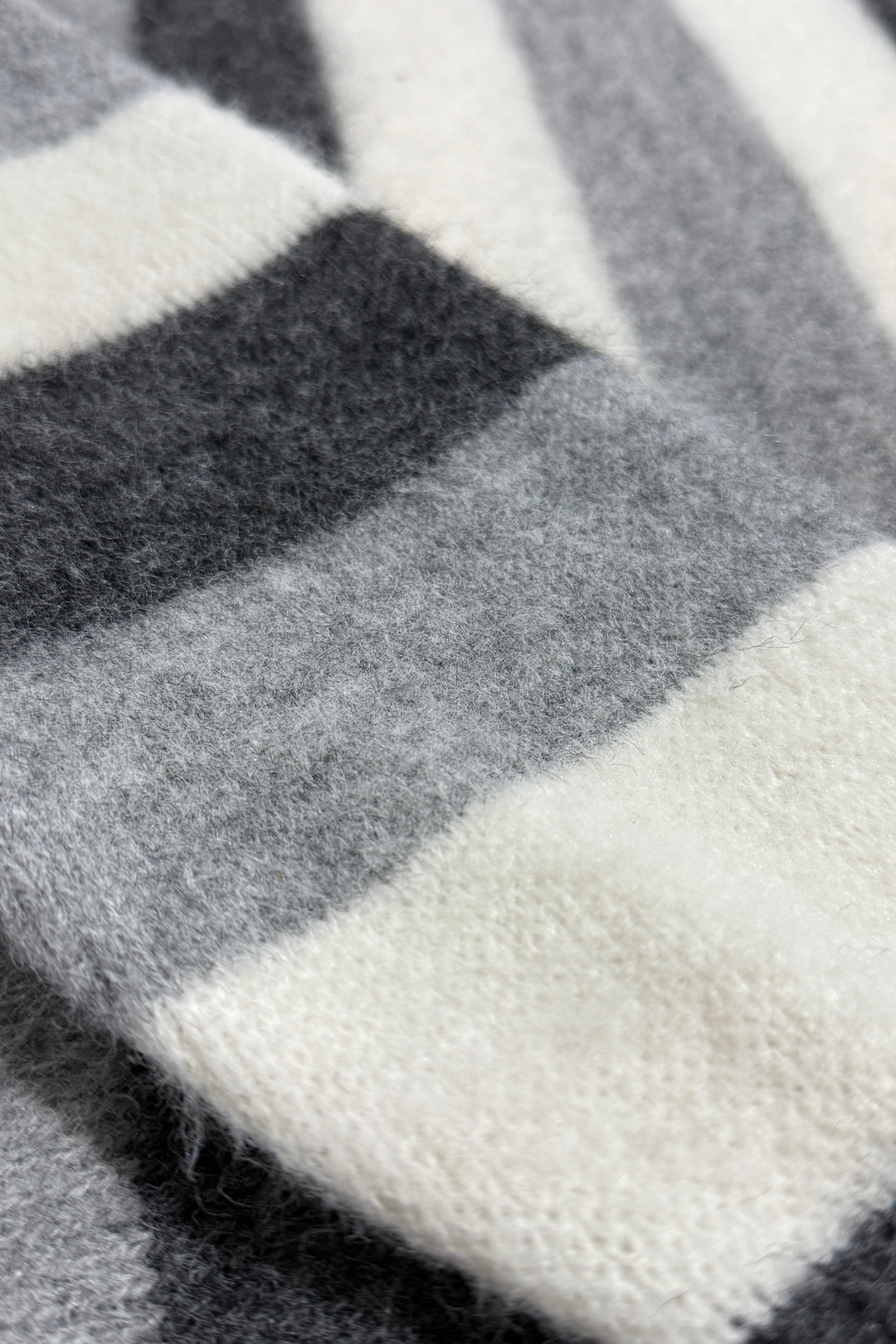 1960’S STRIPED WOOL MOHAIR FURRY CREWNECK KNIT SWEATER MEDIUM