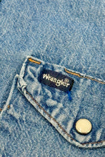 Load image into Gallery viewer, 1990’S WRANGLER MADE IN USA THRASHED WESTERN DENIM PEARL SNAP L/S B.D. SHIRT MEDIUM
