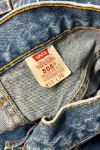 Load image into Gallery viewer, 1980’S LEVI’S 505 MADE IN USA MEDIUM WASH DENIM JEANS 32 X 30
