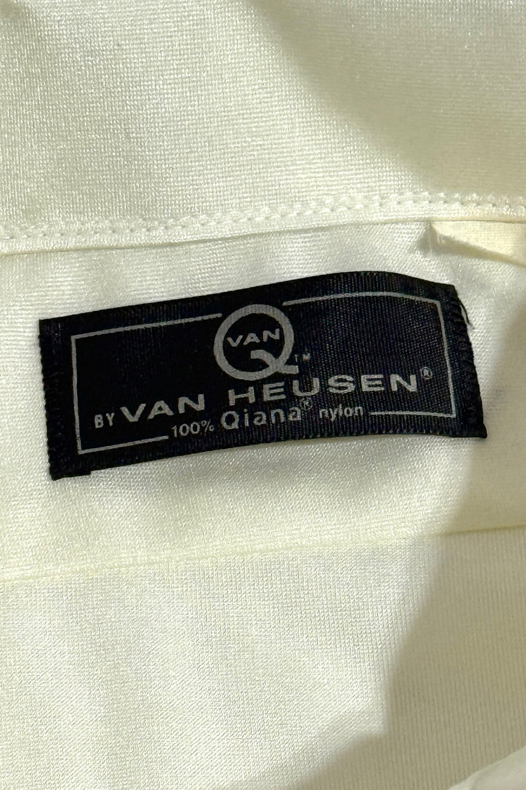 1970’S VAN HEUSEN MADE IN USA SILKY DISCO L/S B.D. SHIRT MEDIUM
