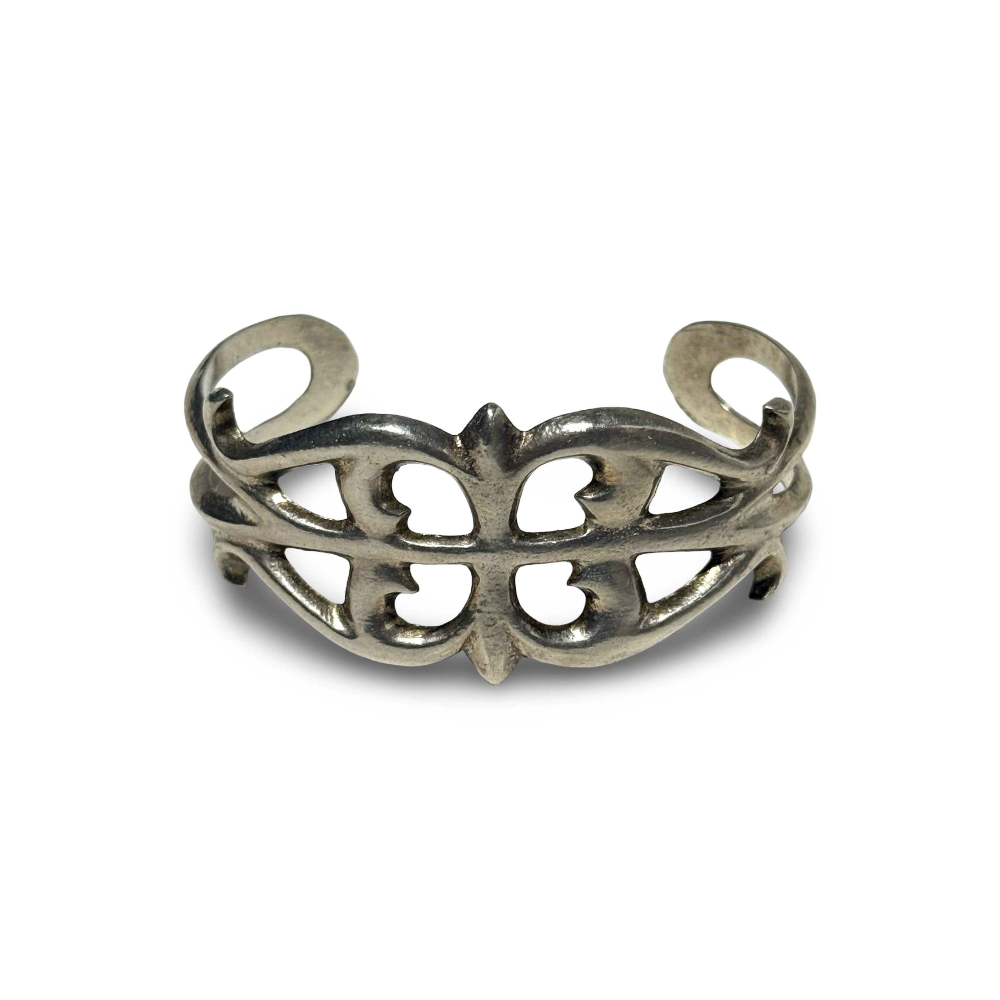 Vintage Navajo Sand Cast Bangle starring アクセサリー Vintage