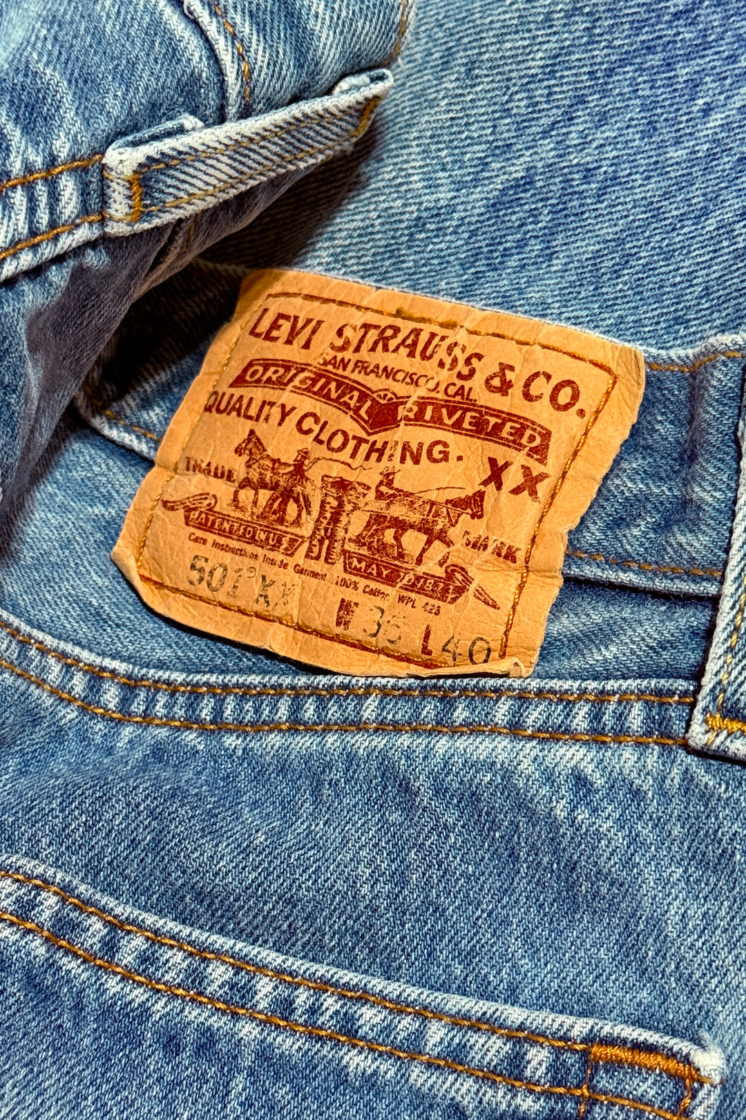 1990’S LEVI’S 501XX FADED LIGHT WASH DENIM JEANS 32 X 36
