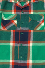 Load image into Gallery viewer, 1950’S MCGREGOR MADE IN USA WOOL PLAID FLANNEL CROPPED LOOP COLLAR OVER SHIRT MEDIUM
