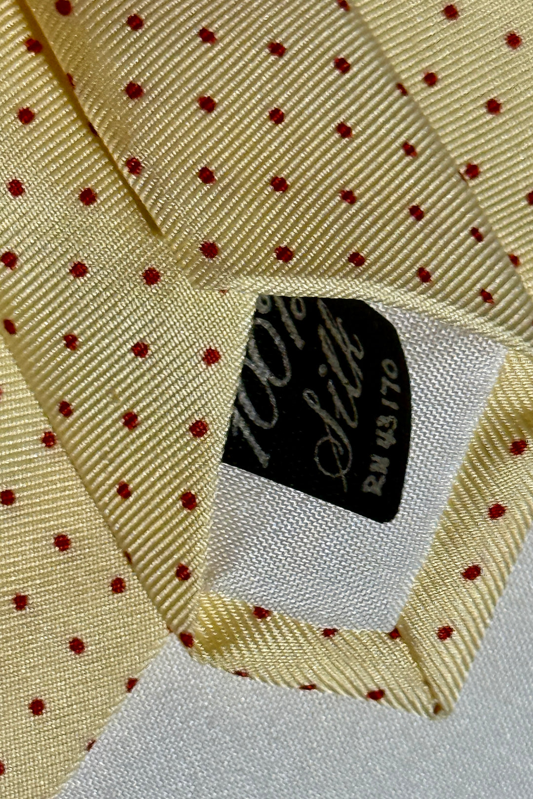 1990’S GEOFFREY BEENE MADE IN USA 100% ITALIAN SILK POLKA DOT PRINTED NECKTIE