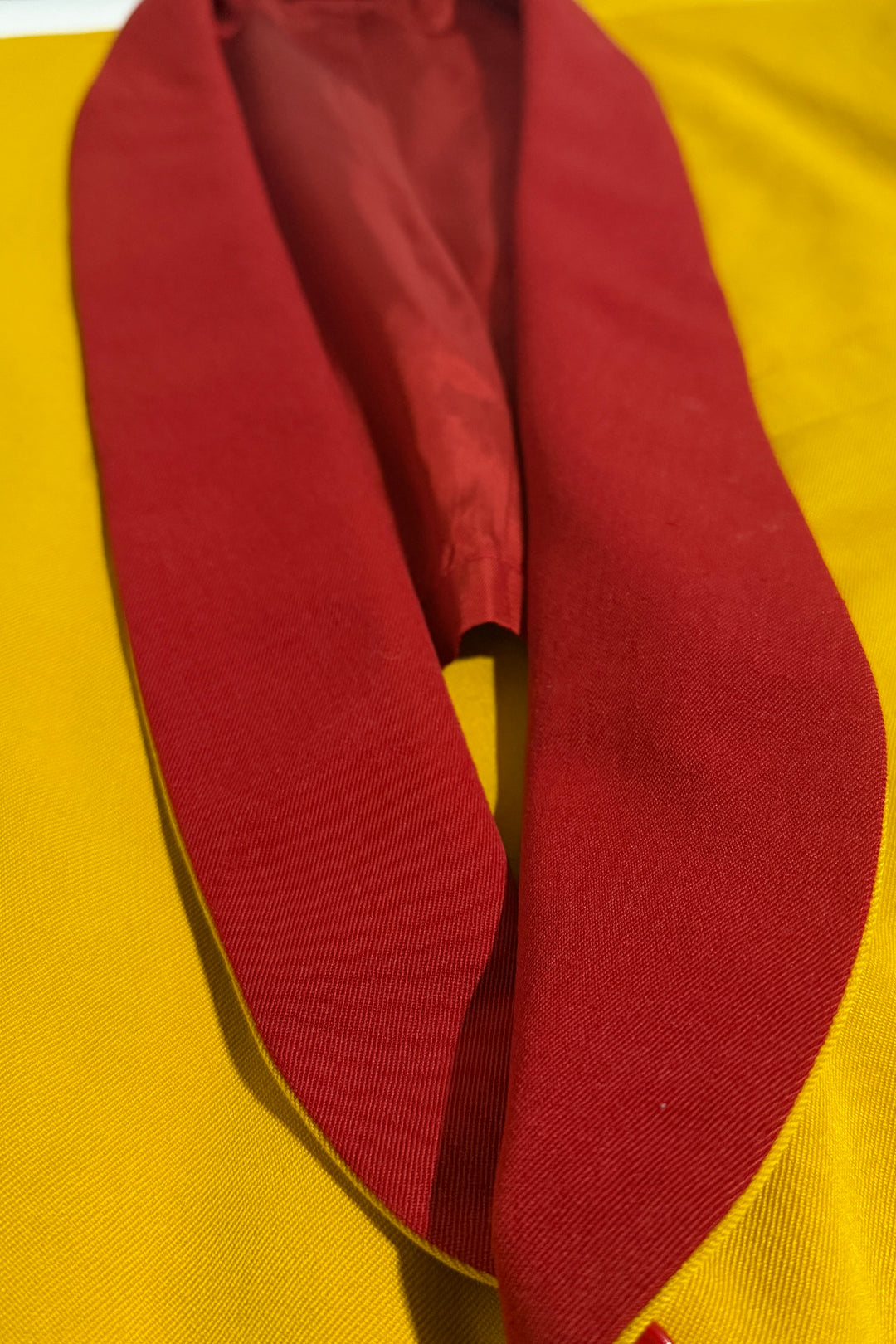 1960’S GLOBE TAILORS ALBUQUERQUE MADE IN USA CUSTOM “ESPAÑOLA SHRINE CLUB” NEW MEXICAN FLAG RED &amp; YELLOW SHAWL COLLAR TUXEDO JACKET 42R / LARGE