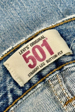 Cargar imagen en el visor de la galería, 1990’S LEVI’S 501 THRASHED LIGHT WASH STRAIGHT FIT DENIM JEANS 36 X 32
