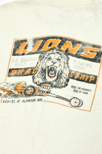 Cargar imagen en el visor de la galería, 1970’S LION’S DRAG STRIP MADE IN USA SINGLE STITCH T-SHIRT MEDIUM
