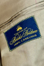 Load image into Gallery viewer, 1990’S BROOKS BROTHERS 100% CAMEL HAIR WOOL SUIT JACKET 42R
