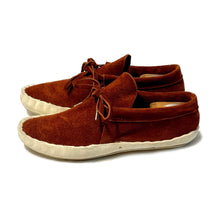 Load image into Gallery viewer, 1990’S TRADITIONAL NAVAJO MADE IN USA COWHIDE LOW TOP MOCCASINS 11
