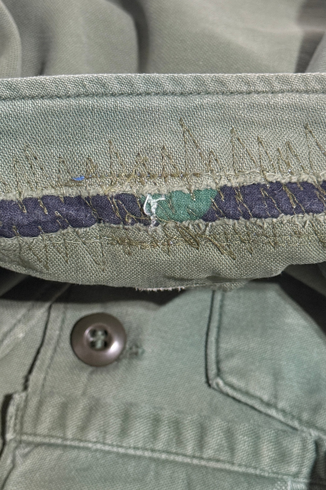 1960’S US ARMY MADE IN USA OG-107 THRASHED & REPAIRED OLIVE DRAB SELVEDGE FIELD SHIRT MEDIUM