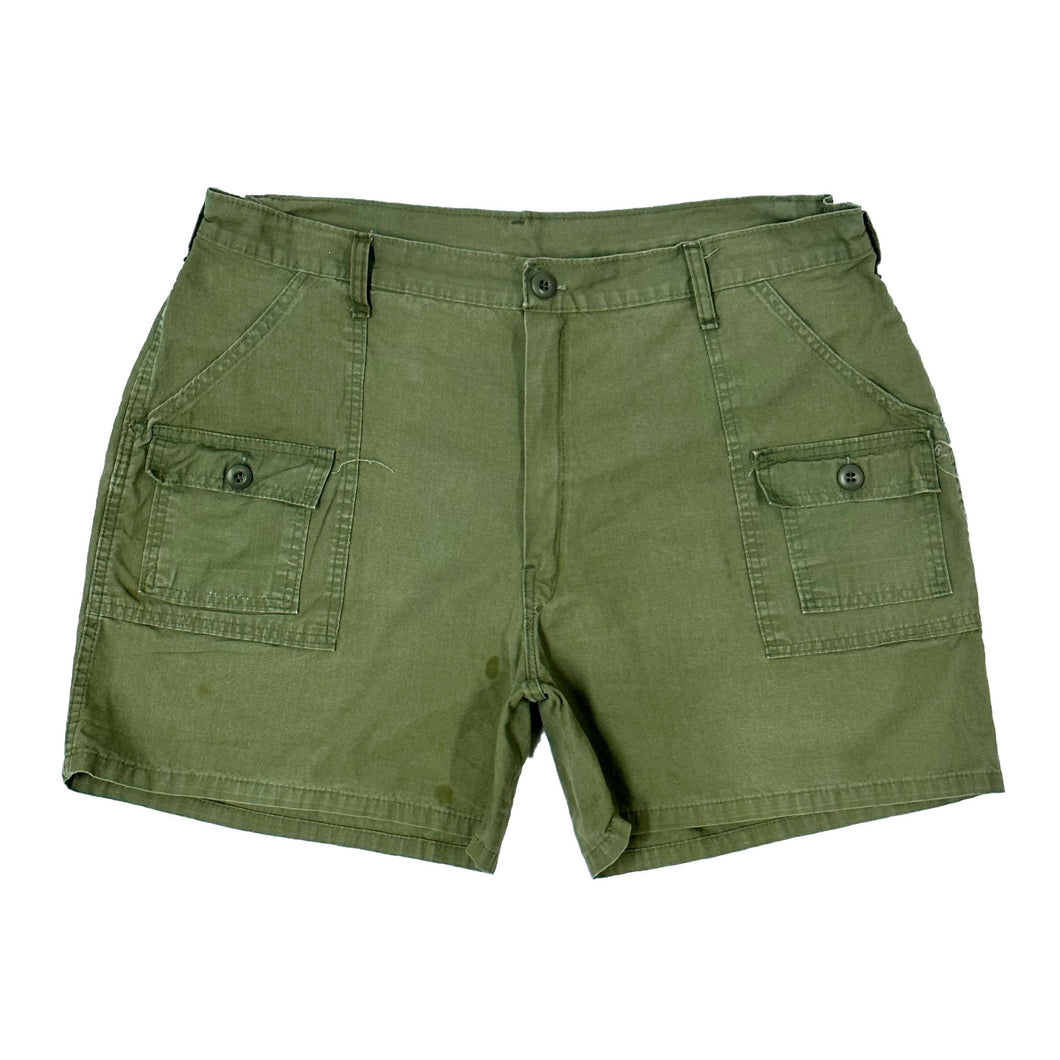 1990’S ARMY CARGO HIKING SHORTS 38