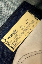 Cargar imagen en el visor de la galería, 1980&#39;S DEADSTOCK WRANGLER 13MWZ MADE IN USA RAW DENIM JEANS 27 X 34
