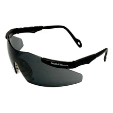 Load image into Gallery viewer, 1990’S SMITH &amp; WESSON WRAP AROUND AVIATOR SUNGLASSES
