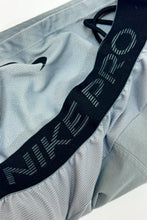 Cargar imagen en el visor de la galería, 2000’S NIKE PRO ATHLETIC COMBAT SPORTS SHORTS MEDIUM
