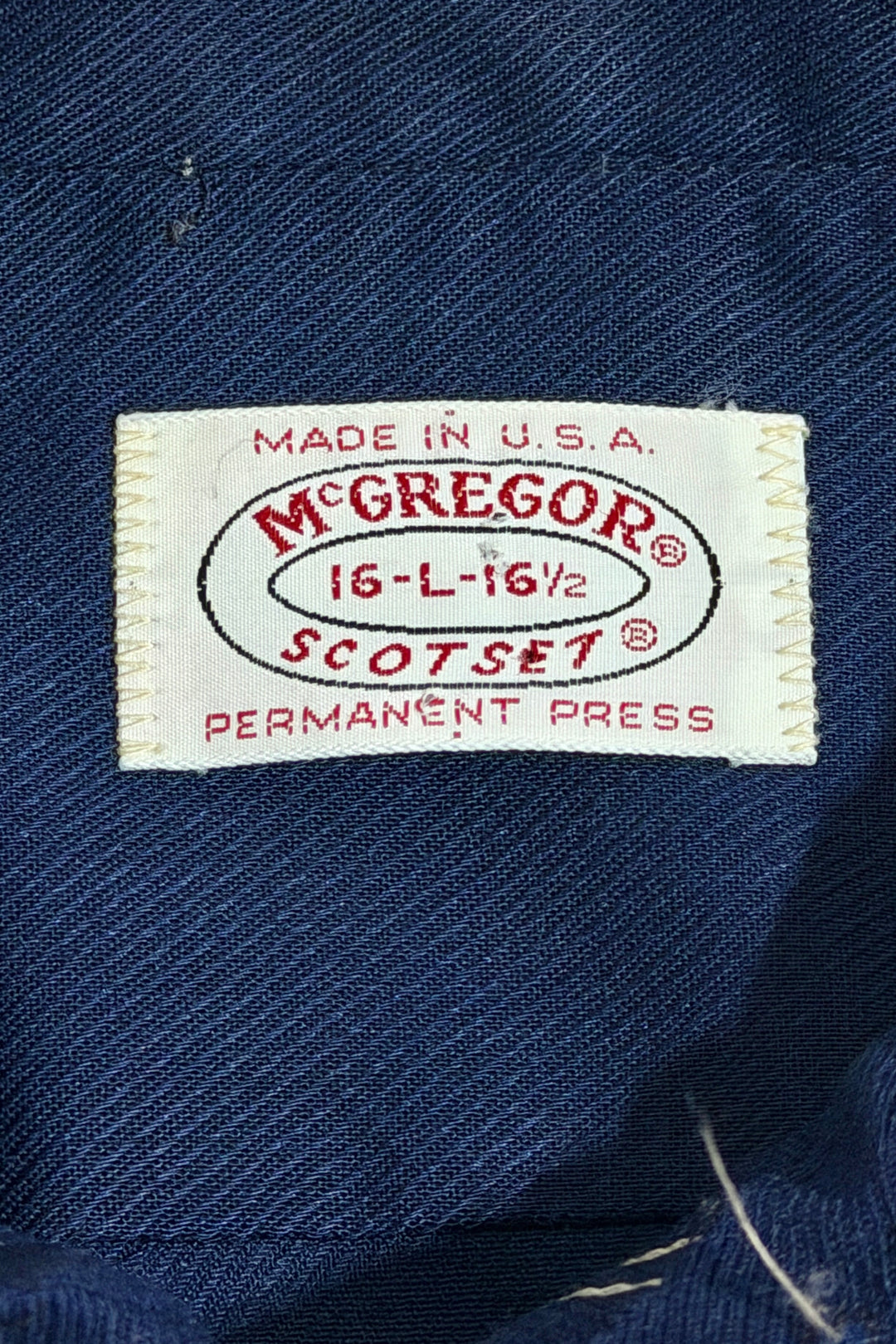 1960’S MCGREGOR MADE IN USA CROPPED SCOTSET SINGLE POCKET CONTRAST BUTTON NAVY L/S B.D. SHIRT LARGE