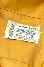 Cargar imagen en el visor de la galería, 1970’S PENNEY’S TOWNCRAFT EMBROIDERED SELVEDGE LOOP COLLAR S/S B.D. SHIRT MEDIUM
