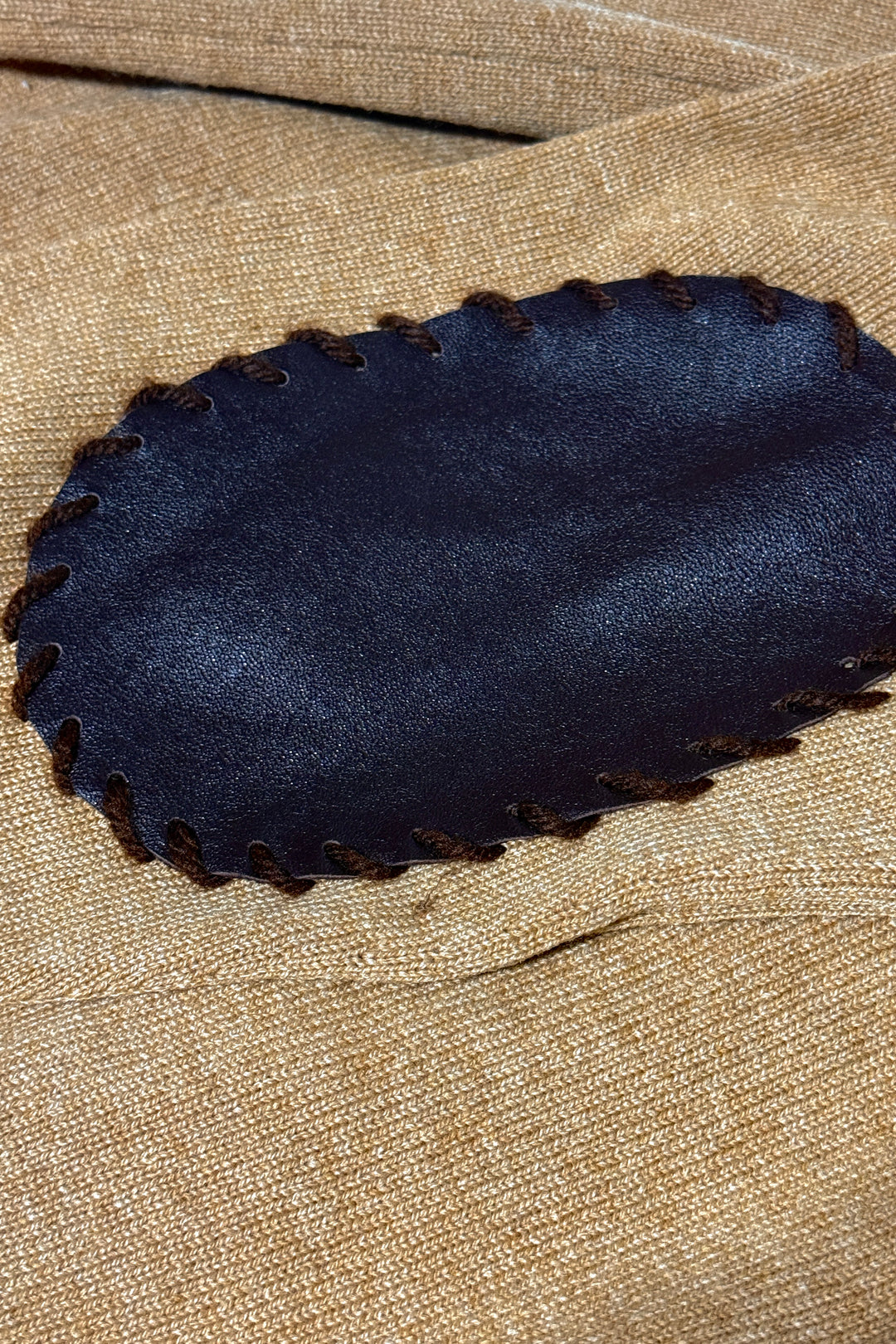 1960’S BROOKS BROTHERS MADE IN ENGLAND 100% LAMBSWOOL LEATHER ELBOW PATCHED CROPPED CARDIGAN KNIT SWEATER MEDIUM