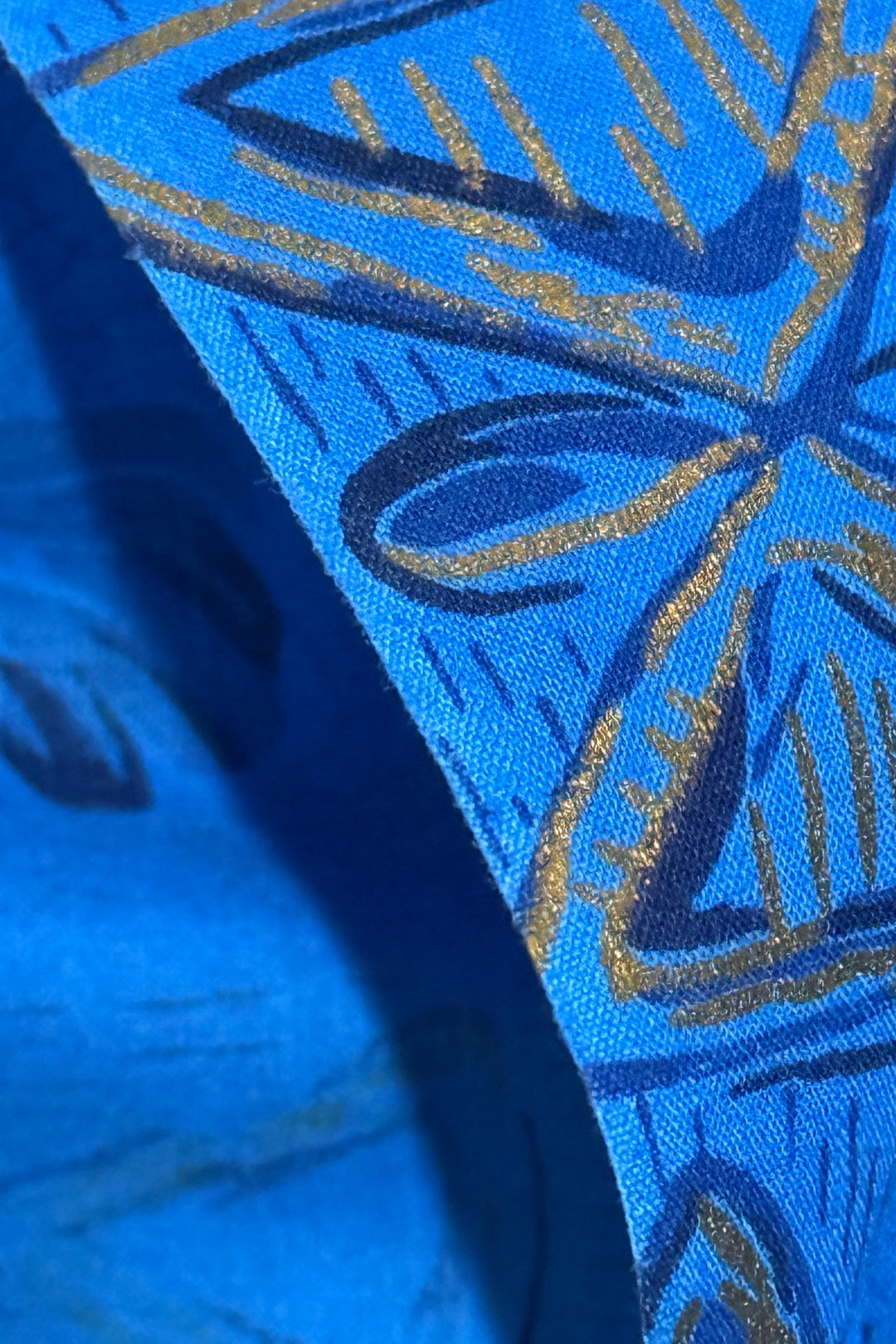1960’S TIKI PRINT MADE IN USA BLUE SELVEDGE HAWAIIAN PRINT LOOP COLLAR S/S B.D. SHIRT MEDIUM
