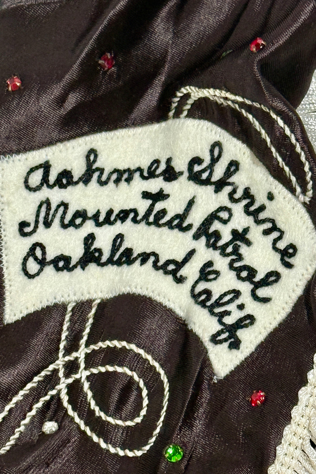 1970’S H BAR C MADE IN USA “OAKLAND CALIFORNIA SHRINER MOUNTED PATROL 🐴” SATIN CHAINSTITCHED RHINESTONE FRINGED WESTERN PEARL SNAP L/S B.D SHIRT LARGE