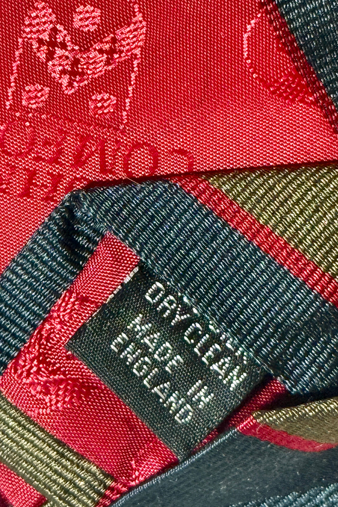 1980’S JOHN COMFORT MADE IN ENGLAND 100% ITALIAN SILK STRIPED NECKTIE