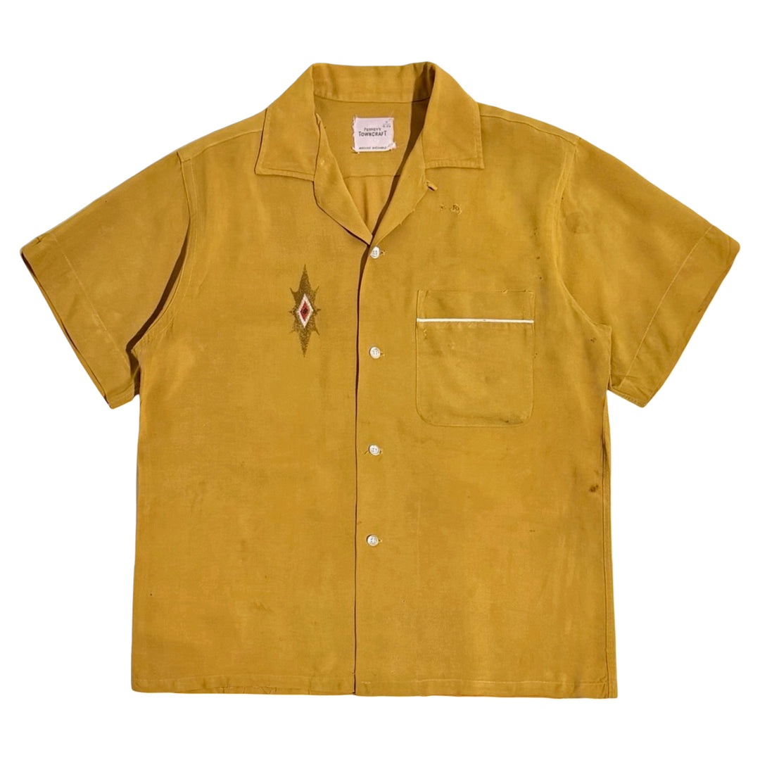 1950’S PENNEY’S TOWNCRAFT MADE IN USA THRASHED &amp; FADED CROPPED SELVEDGE MUSTARD EMBROIDERED CREST LOOP COLLAR S/S B.D. SHIRT LARGE