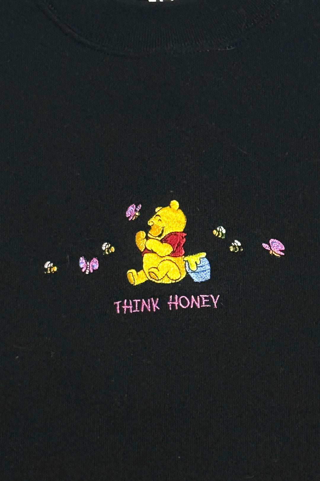 1990’S WINNIE THE POOH EMBROIDERED THINK HONEY FADED BLACK CREWNECK FLEECE SWEATER LARGE