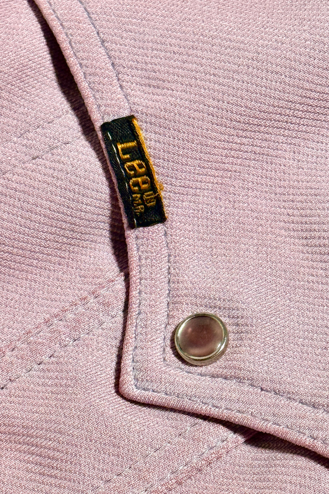 1970’S LEE MADE IN USA CROPPED PINK WESTERN PEARL SNAP TRUCKER JACKET X-LARGE