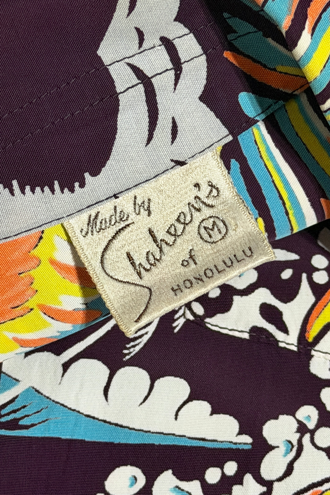 1950’S SHAHEEN’S OF HONOLULU MADE IN USA CROPPED MARLIN PRINTED SELVEDGE FILAMENT RAYON LOOP COLLAR S/S B.D. HAWAIIAN SHIRT LARGE